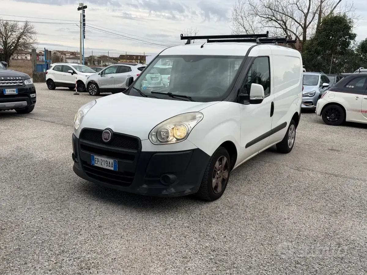 Usado Fiat Doblò Dynamic 105 HP (77 kW) 2012 Branco Monovolume