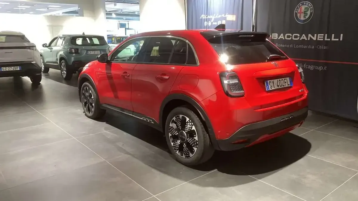 Usata Fiat 600 La Prima 110 CV (80 kW) 2025 Rosso SUV