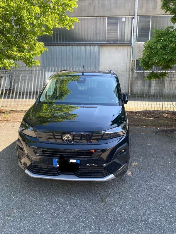 Nero Usata 2024 Peugeot Rifter GT Monovolume | 30.000 € (Molto cara) - Immagine 1/4