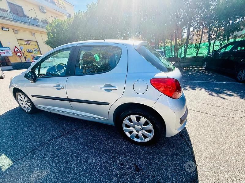 Usata Peugeot 207 88 CV (64 kW) 2006 Grigio Utilitaria