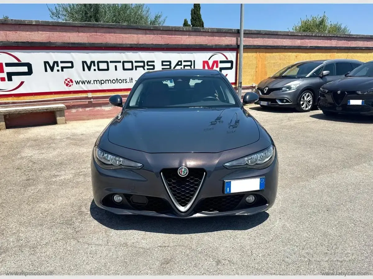 Usata Alfa Romeo Giulia Super 150 CV (110 kW) 2017 Grigio Berlina