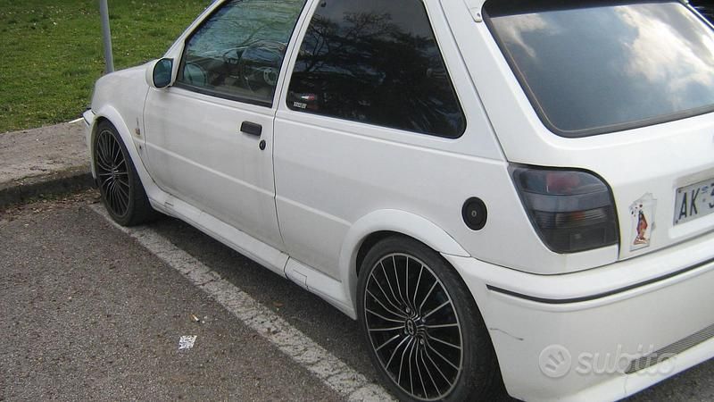 Usata Ford Fiesta 126 CV (92 kW) 1993 Utilitaria
