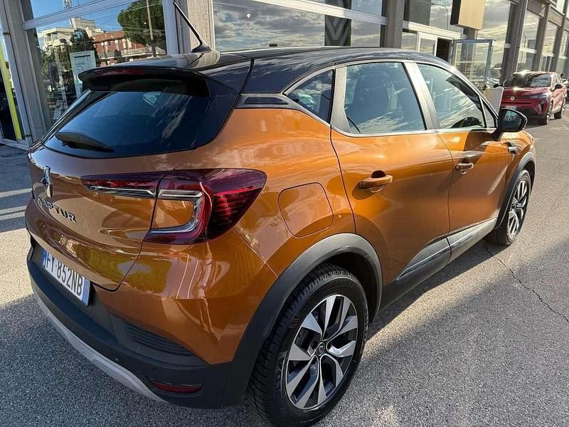 Usata Renault Captur Zen 116 CV (85 kW) 2020 Arancione SUV