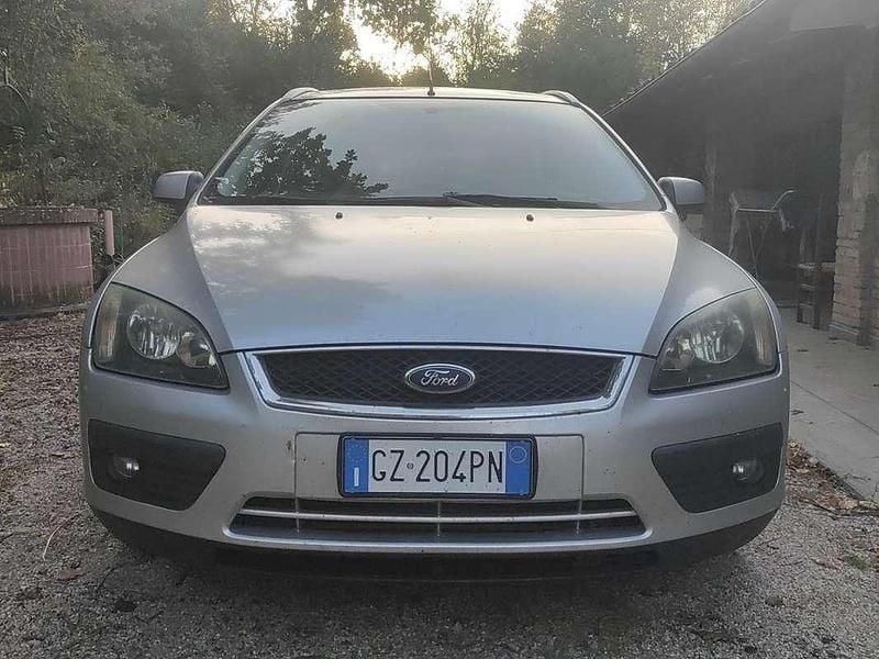 Grigio Usata 2007 Ford Focus Style Station wagon | 2000 € (Buon prezzo) - Immagine 1/4