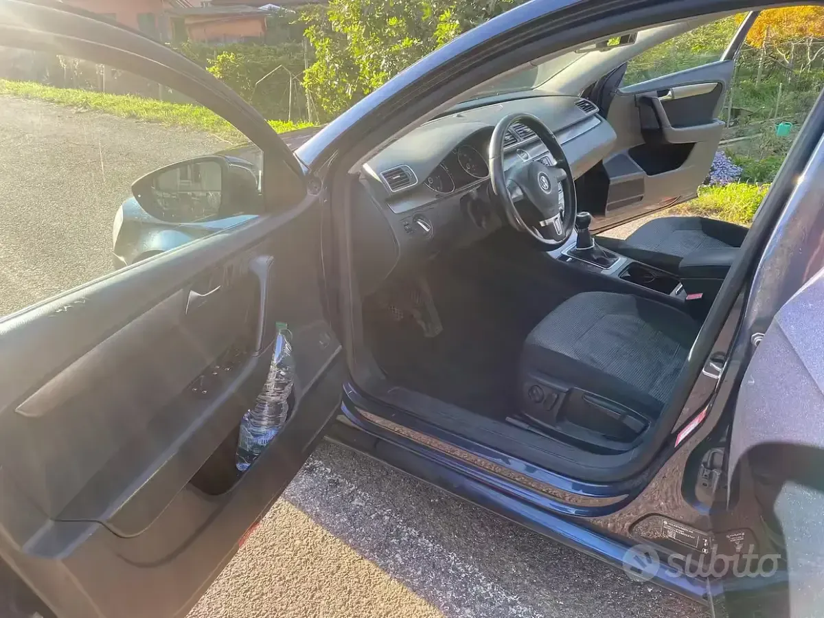 Usata VW Passat 101 CV (74 kW) 2011 Blu Station wagon