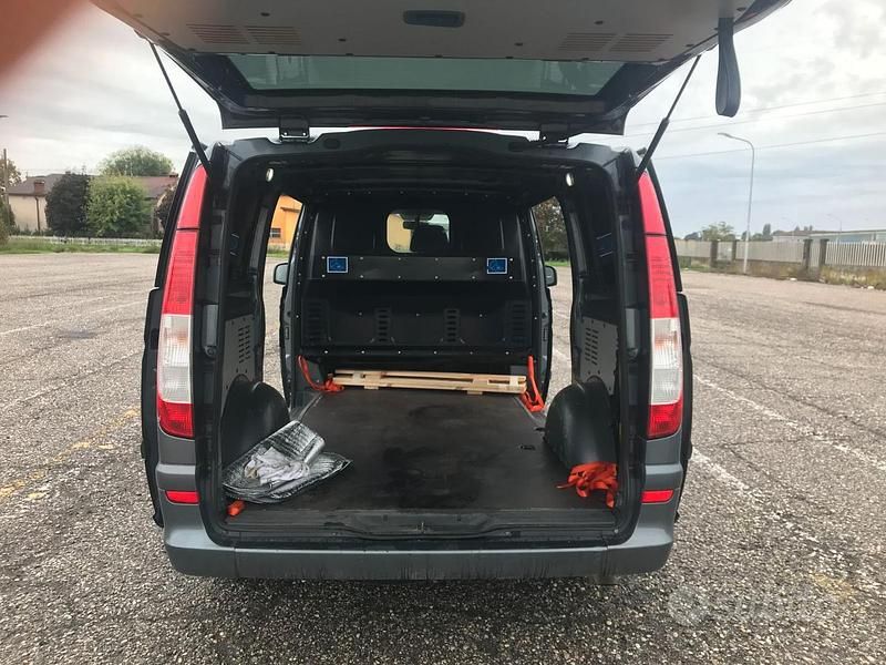 Usata Mercedes Vito 224 CV (164 kW) 2012 Grigio Furgone