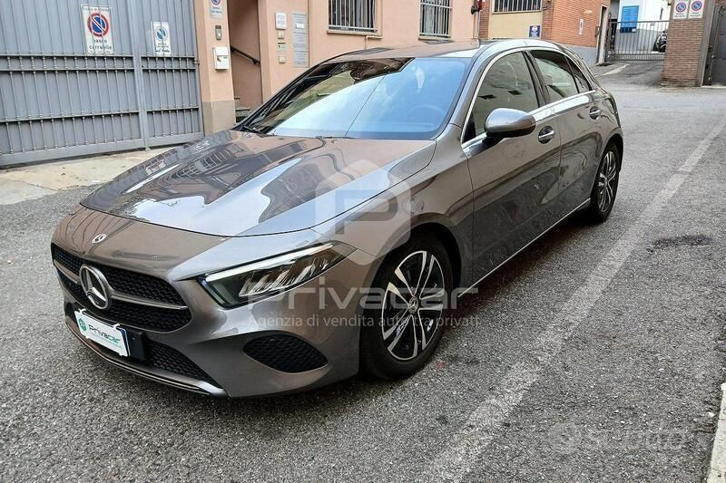 Grigio Usata 2023 Mercedes A180 Advanced Plus Due volumi | 35.490 € (Molto cara) - Immagine 1/4