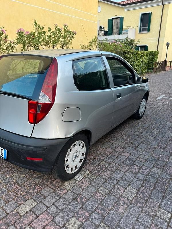 Usata Fiat Punto 80 CV (58 kW) 2006 Grigio Utilitaria