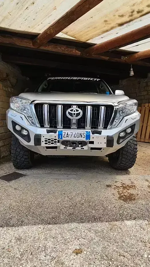 Usata Toyota Land Cruiser 190 CV (139 kW) 2014 Grigio Utilitaria
