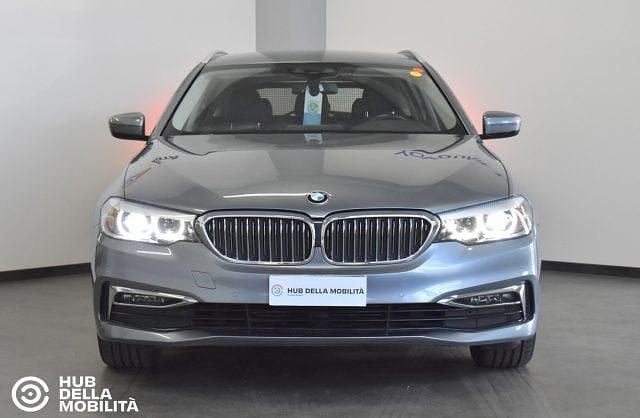 Grigio Usata 2020 BMW 518 Luxury Line Station wagon | 26.900 € (Ottimo prezzo) - Immagine 1/4