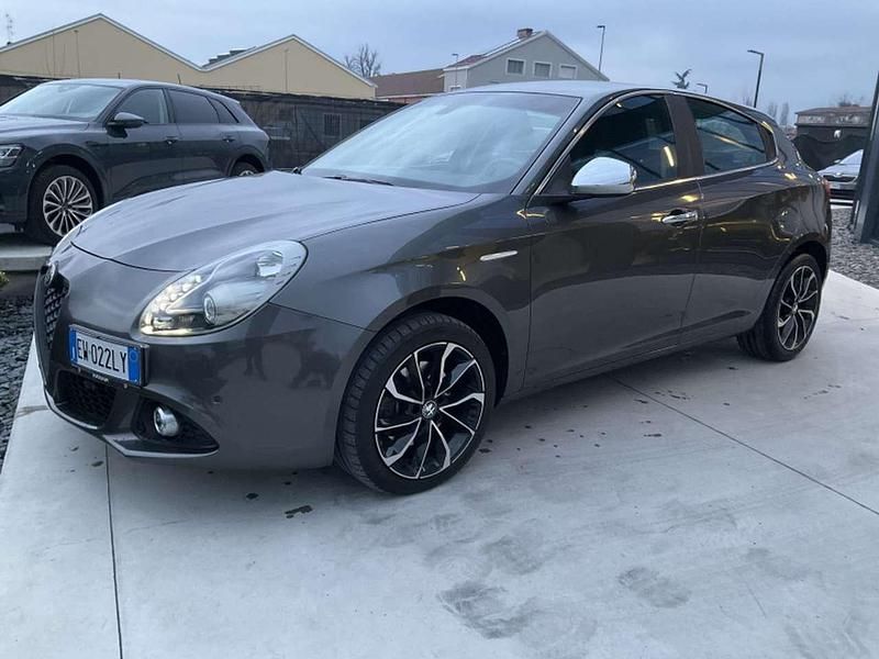 Usata Alfa Romeo Giulietta Exclusive 175 CV (128 kW) 2014 Grigio Berlina