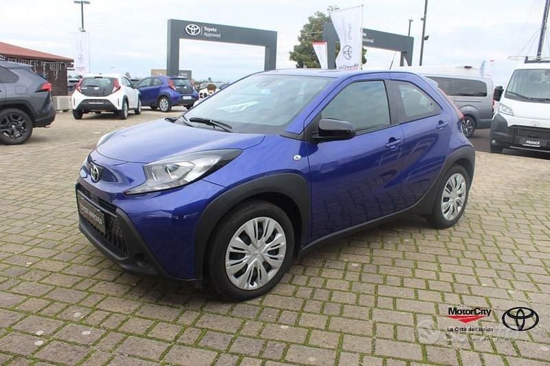 Usata Toyota Aygo X Active 72 CV (52 kW) 2025 Juniper blue SUV