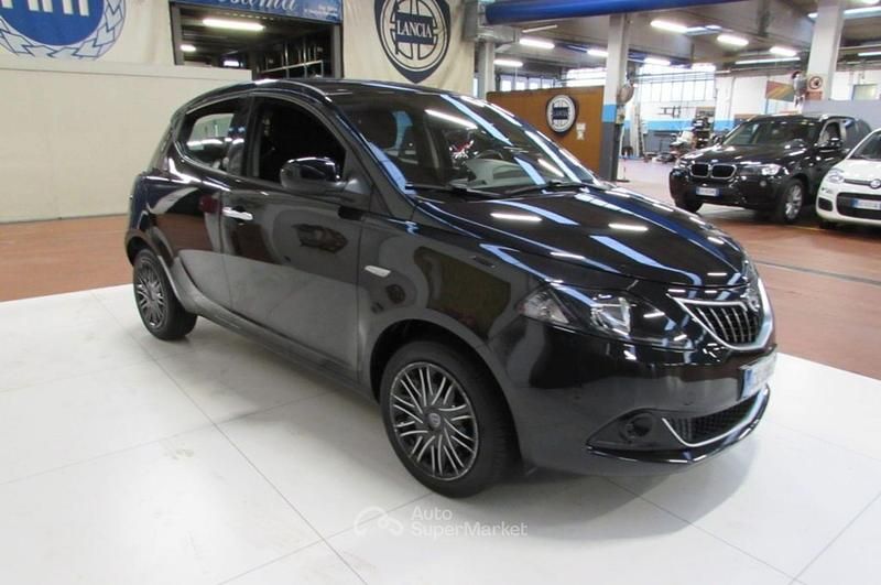 Usata Lancia Ypsilon Gold 70 CV (51 kW) 2021 Nero Utilitaria