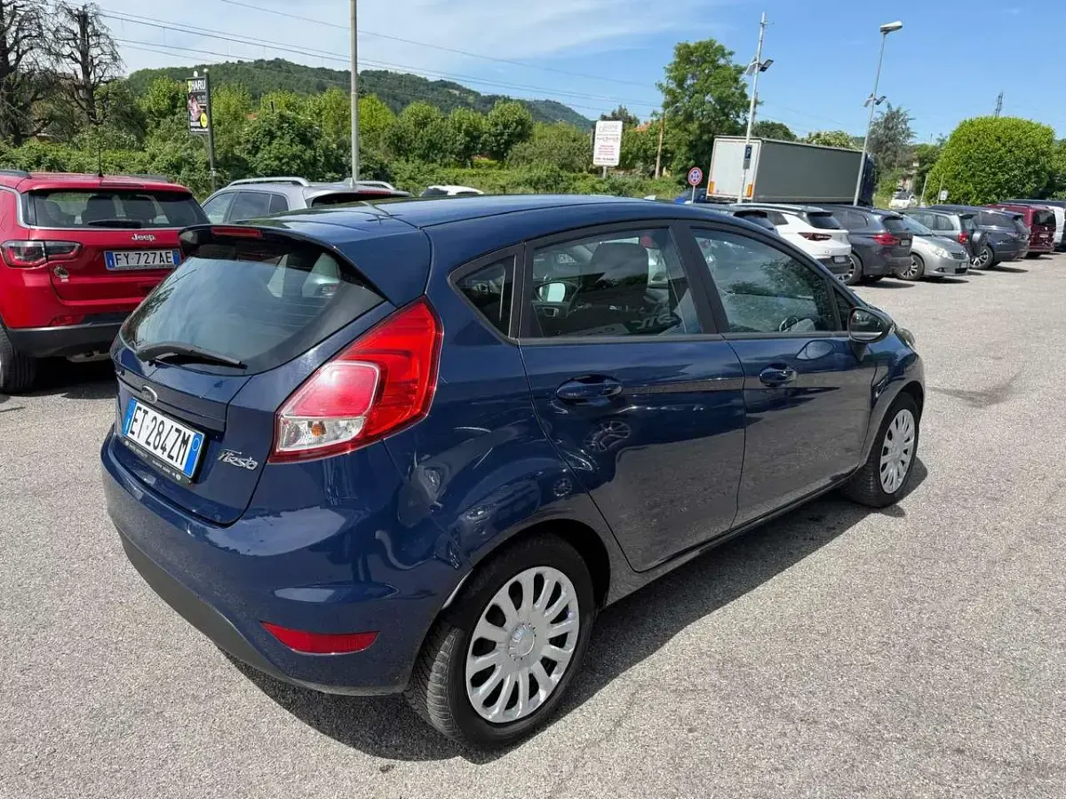 Second-hand Ford Fiesta 60 CP (44 kW) 2013 Albastru Berlinǎ