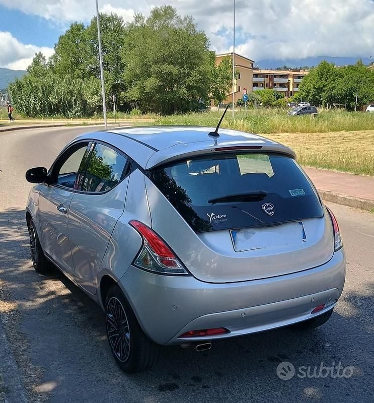 Usata Lancia Ypsilon 69 CV (50 kW) 2020 Grigio Utilitaria