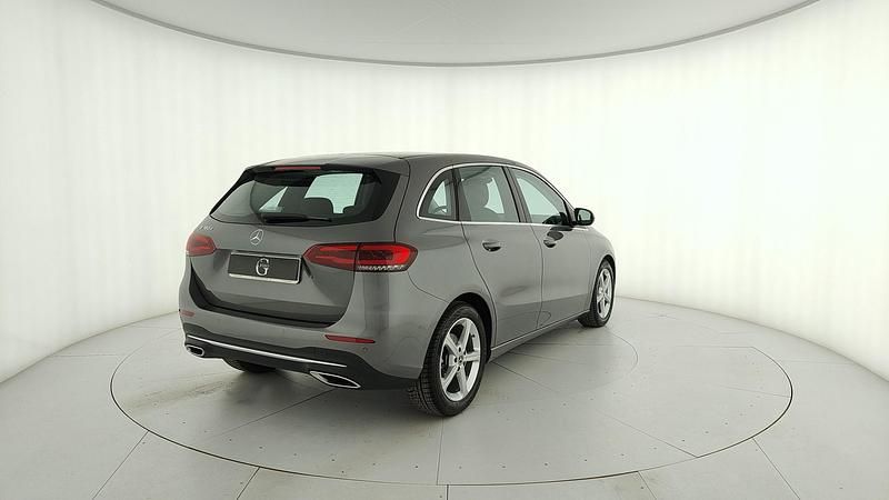 Usata Mercedes B180 116 CV (85 kW) 2022 Grigio Monovolume