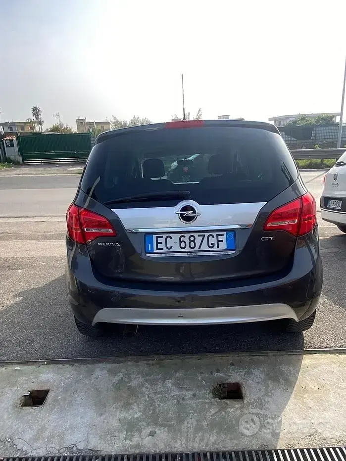 Usata Opel Meriva Cosmo 75 CV (55 kW) 2010 Grigio Monovolume