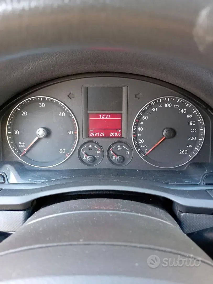 Usata VW Golf V 105 CV (77 kW) 2004 Nero Utilitaria