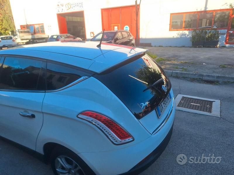 Usata Lancia Delta 165 CV (121 kW) 2009 Bianco Utilitaria