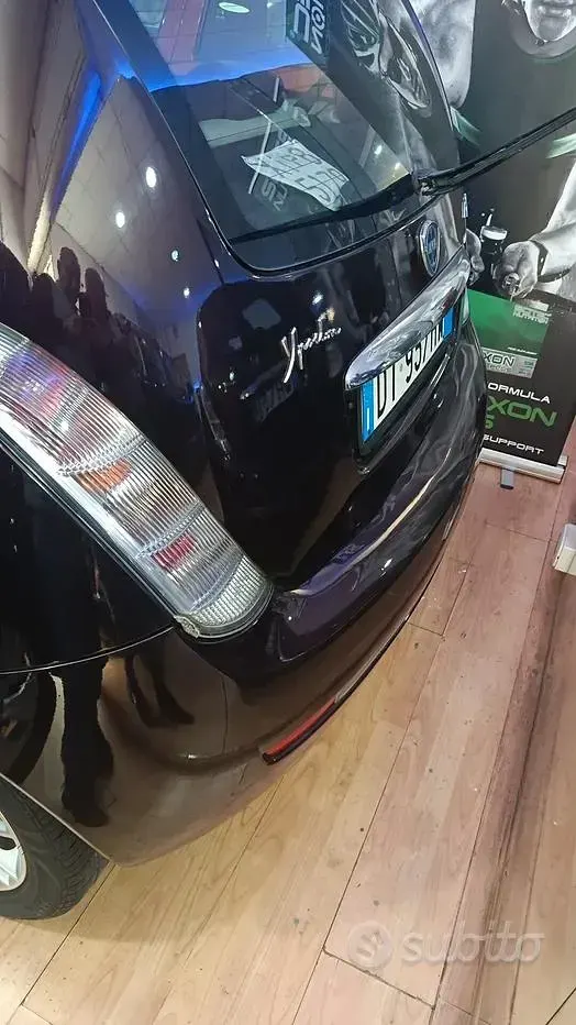 Usata Lancia Ypsilon 75 CV (55 kW) 2010 Nero Utilitaria