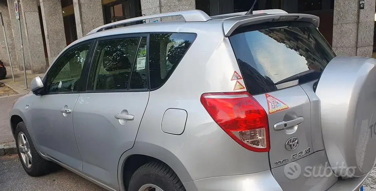 Usata Toyota RAV4 Luxury 136 CV (100 kW) 2007 Grigio SUV