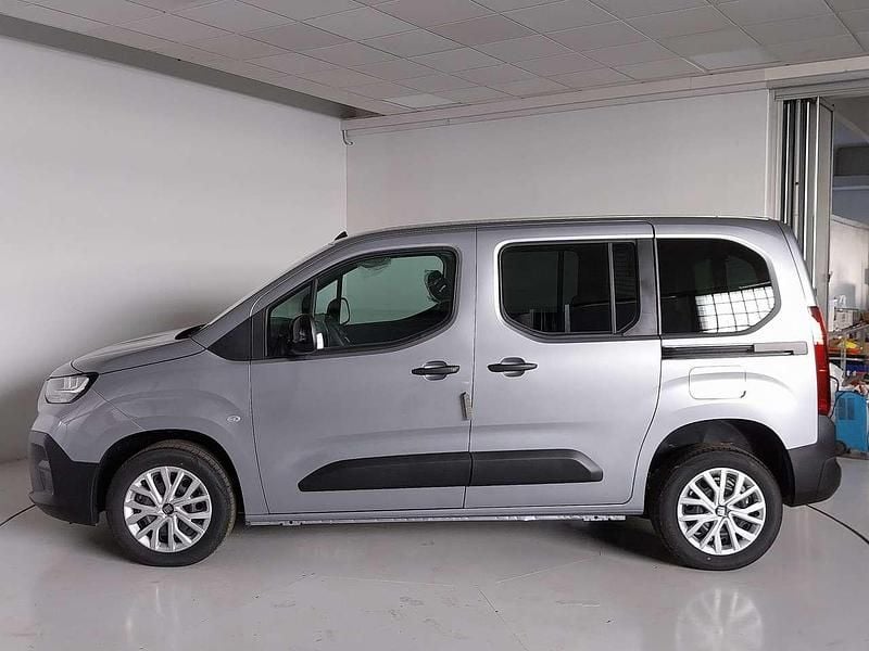 Nuova Fiat Doblò 101 CV (74 kW) 2025 Grigio chiaro met. Monovolume