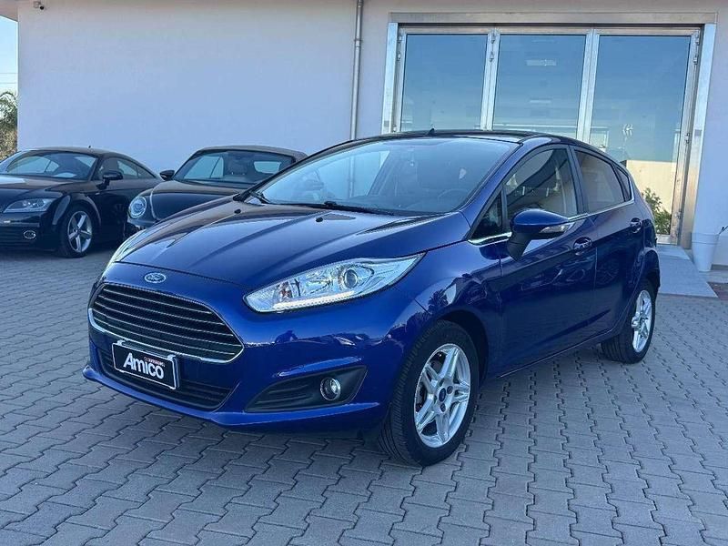 Blu Usata 2014 Ford Fiesta Titanium Tre volumi | 6300 € (Molto cara) - Immagine 1/4