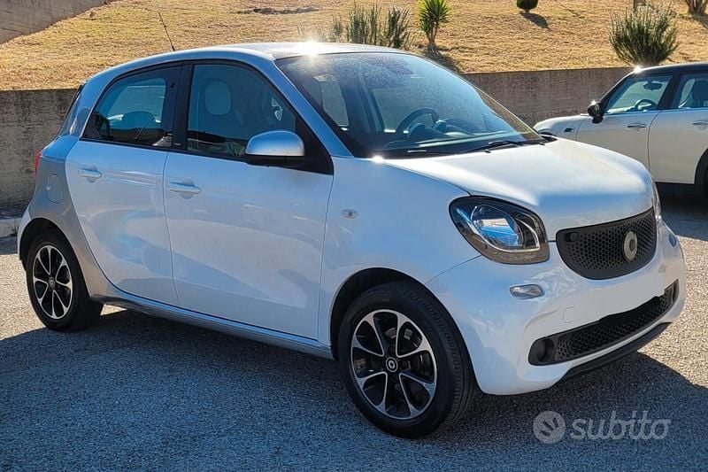 Usata Smart ForFour Passion 71 CV (52 kW) 2016 Bianco Utilitaria