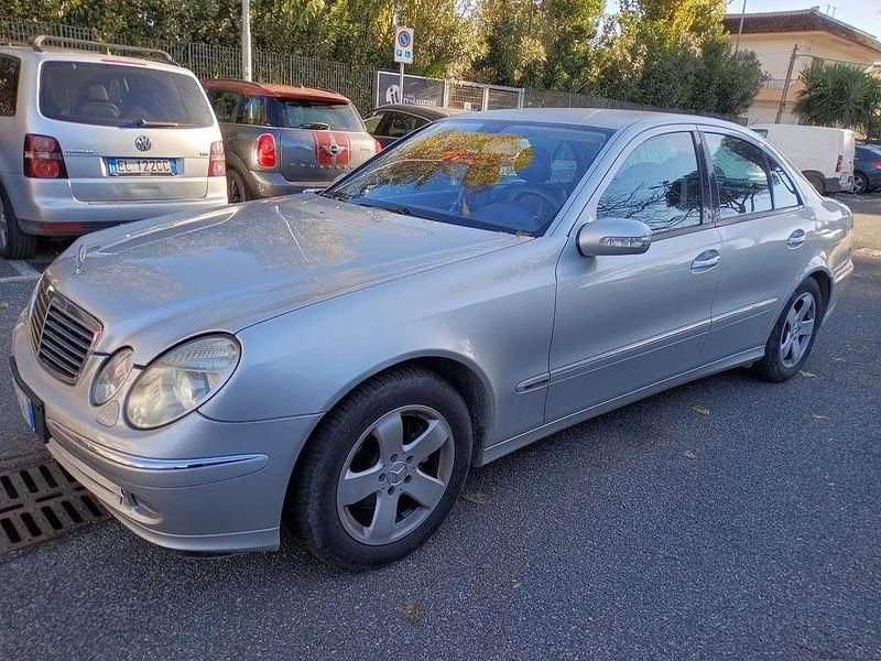 Usata Mercedes E280 Avantgarde 177 CV (130 kW) 2006 Argento Berlina