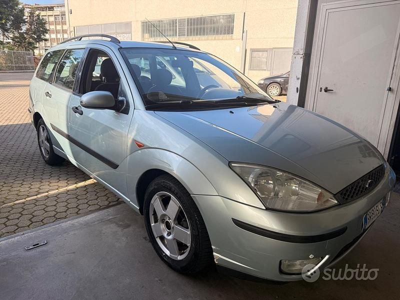 Usata Ford Focus Zetec 100 CV (73 kW) 2004 Grigio Station wagon