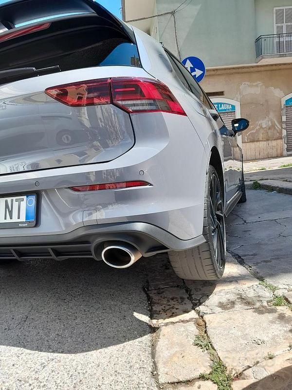 Usata VW Golf VIII 300 CV (220 kW) 2022 Grigio Berlina