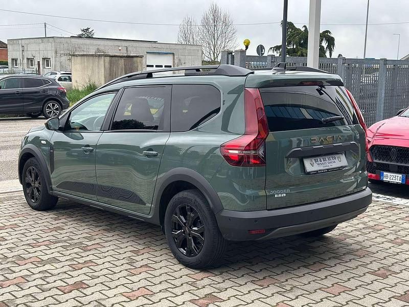 Usata Dacia Jogger Extreme 101 CV (74 kW) 2023 Lichen kaki Monovolume