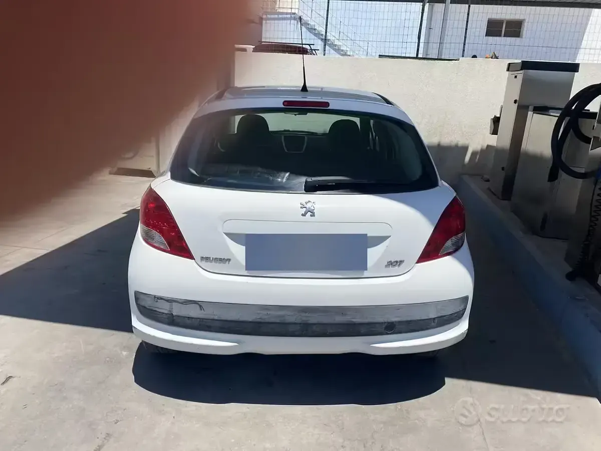 Usata Peugeot 207 68 CV (50 kW) 2011 Bianco Berlina