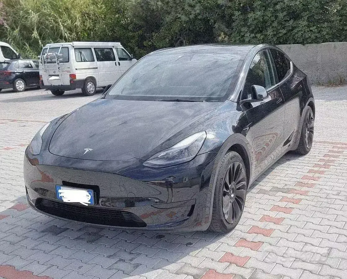 Usata Tesla Model Y RWD 125 kW (170 CV) 2023 Nero SUV