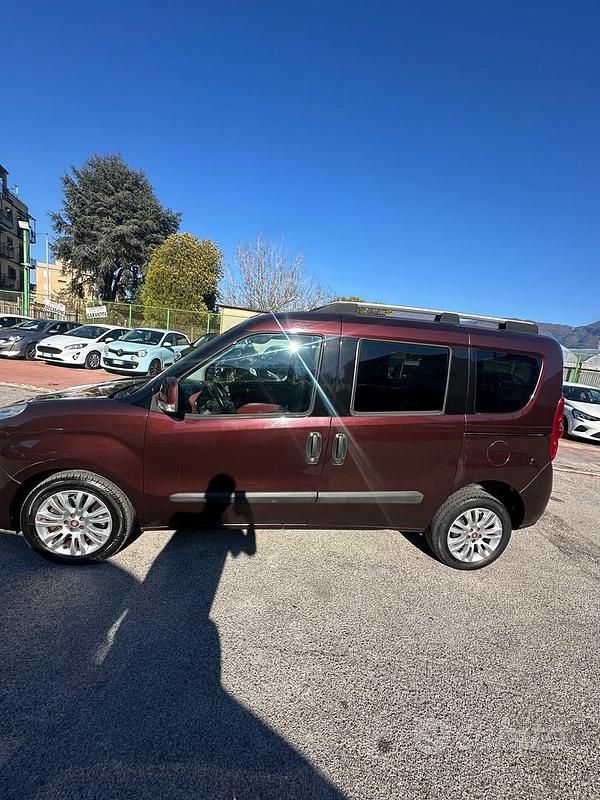 Usata Fiat Doblò Emotion 135 CV (99 kW) 2012 Rosso Monovolume