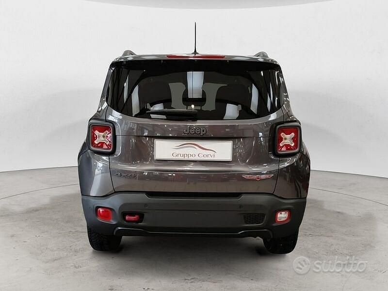 Usata Jeep Renegade Trailhawk 170 CV (125 kW) 2017 Grigio SUV