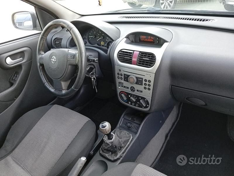 Usata Opel Corsa 69 CV (50 kW) 2005 Utilitaria
