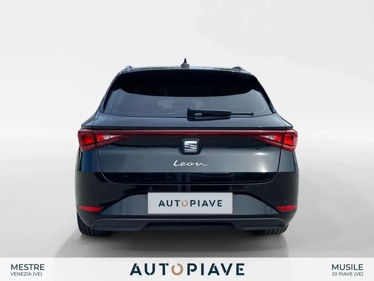 Usata Seat Leon Style 150 CV (110 kW) 2025 Nero Station wagon