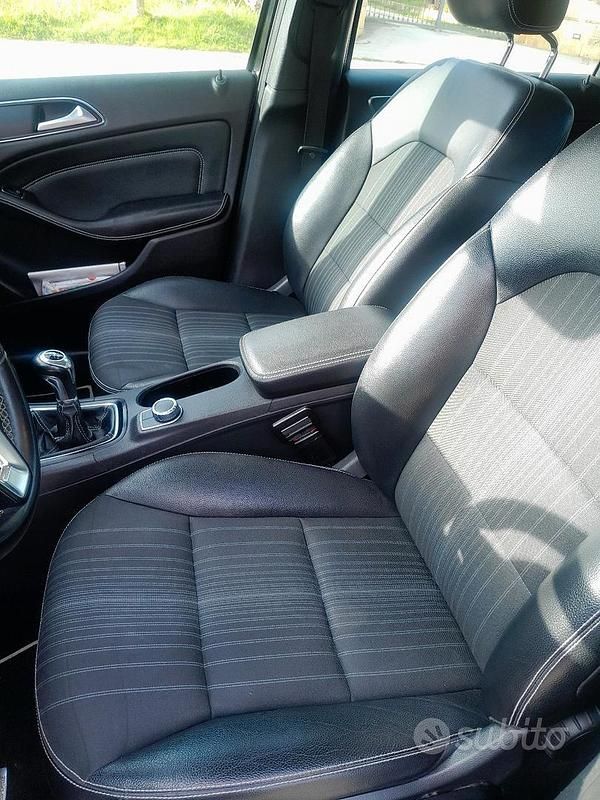 Usata Mercedes B200 Premium 150 CV (110 kW) 2012 Nero Monovolume