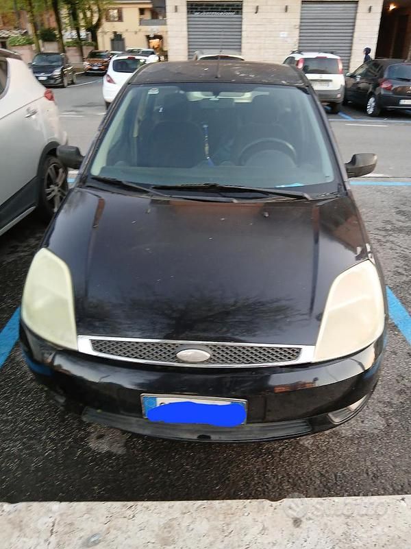 Usata Ford Fiesta 90 CV (66 kW) 2005 Nero Utilitaria