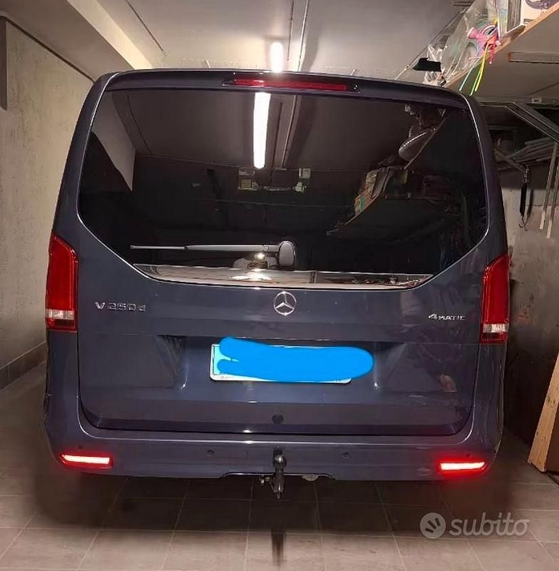 Usata Mercedes V250 2023 Blu Monovolume