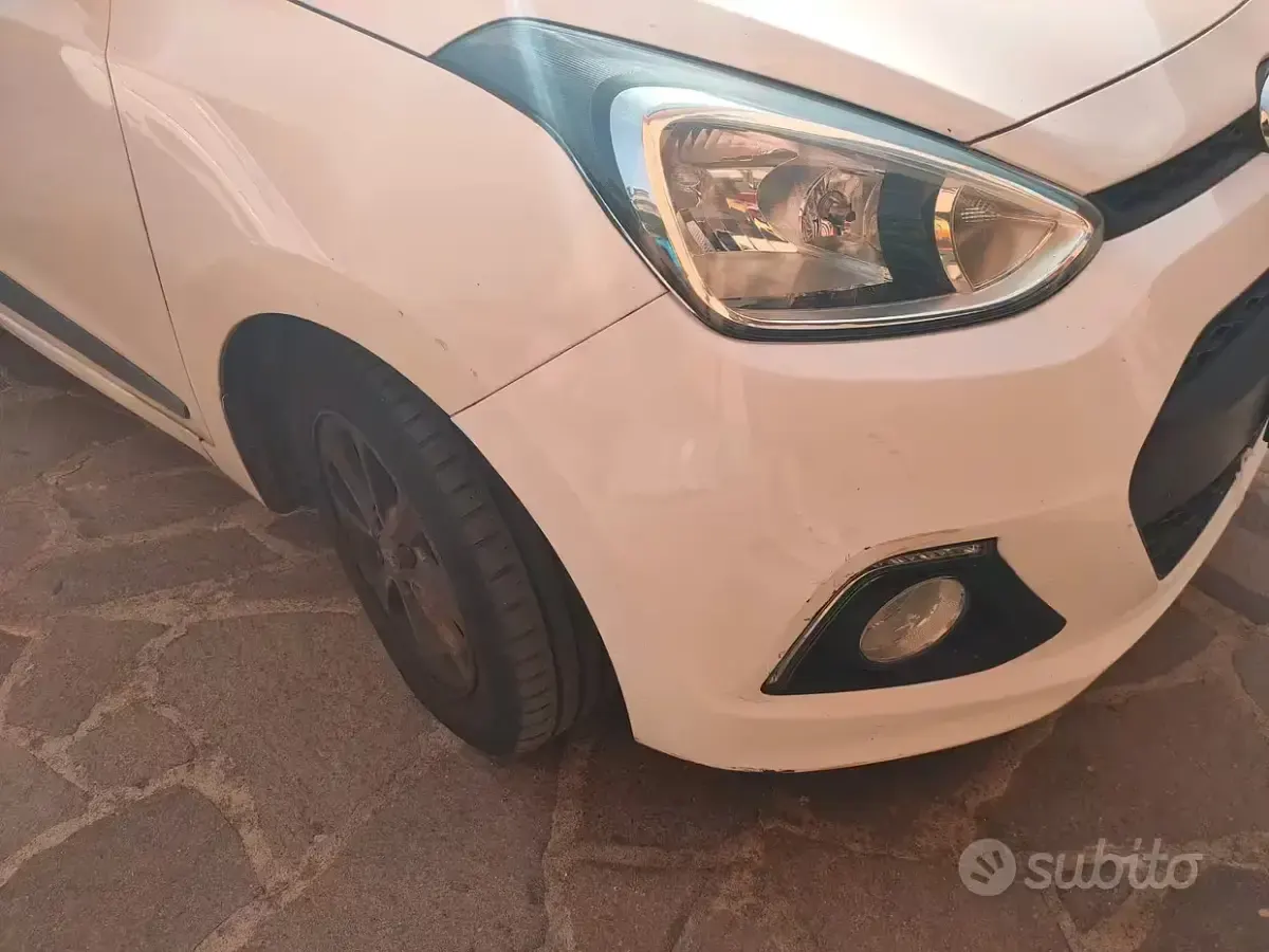 Usata Hyundai i10 Edition 66 CV (48 kW) 2015 Bianco Utilitaria