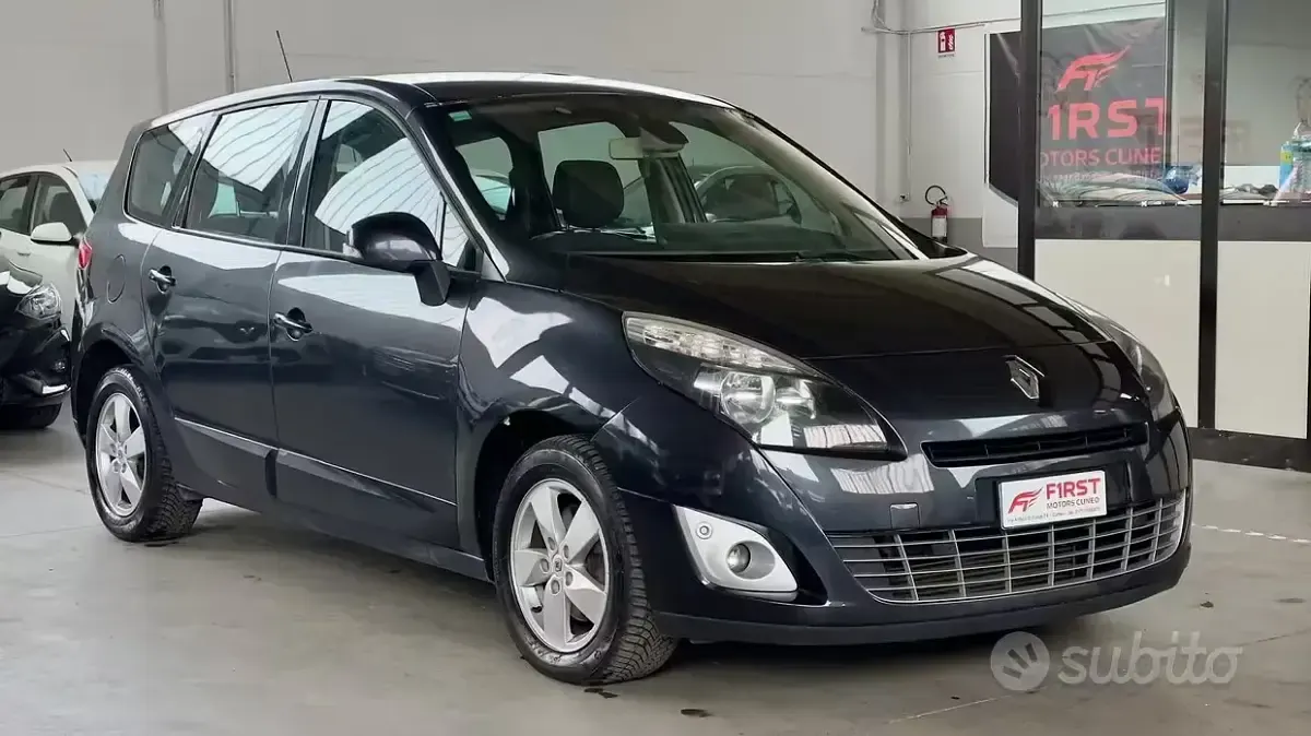 Usata Renault Scénic III Luxe 110 CV (80 kW) 2011 Grigio Monovolume