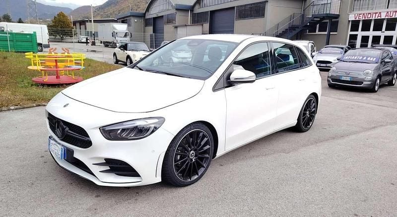 Usata Mercedes B180 AMG Line Premium Plus 116 CV (85 kW) 2023 Bianco Monovolume