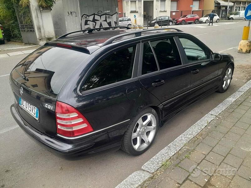 Usata Mercedes C220 150 CV (110 kW) 2006 Blu Station wagon