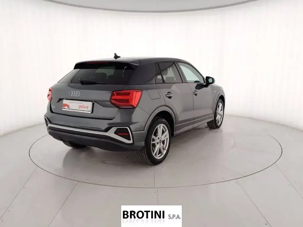 Usata Audi Q2 S-Line 150 CV (110 kW) 2025 Grigio metallizzato SUV