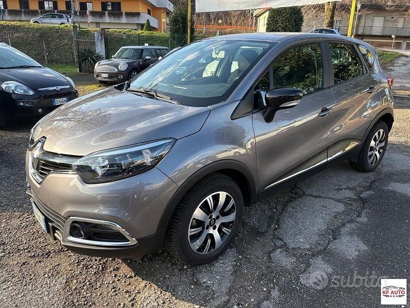 Usata Renault Captur Intens 90 CV (66 kW) 2016 Grigio SUV
