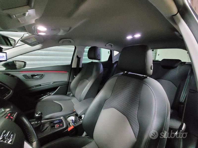 Usata Seat Leon XCELLENCE 131 CV (96 kW) 2019 Grigio Berlina