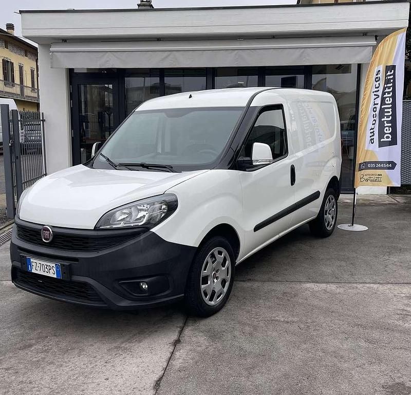 Usata Fiat Doblò Lounge 103 CV (75 kW) 2019 Bianco Monovolume