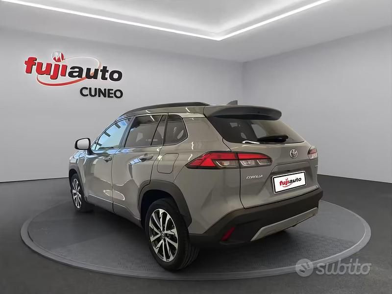 Usata Toyota Corolla Cross Trend 190 CV (139 kW) 2025 Cement grey SUV